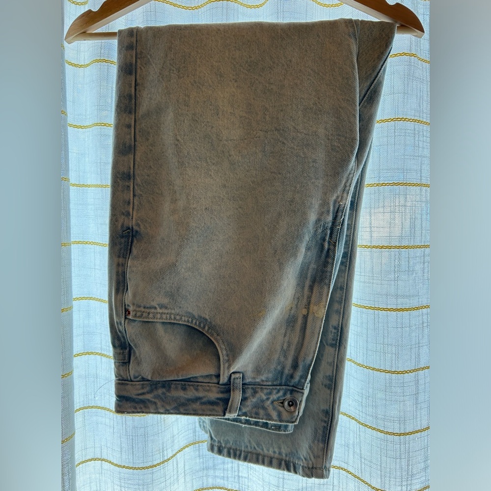 Straight leg, light wash Zara Jean.